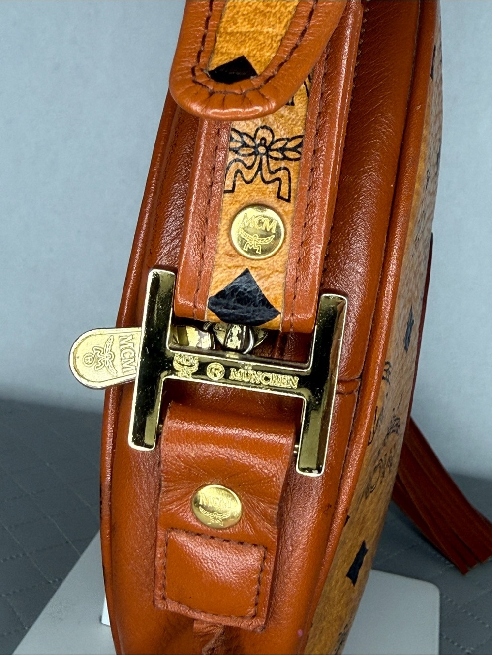 MCM Vintage Suzy Wong Circle Bag - Picture 5 of 13